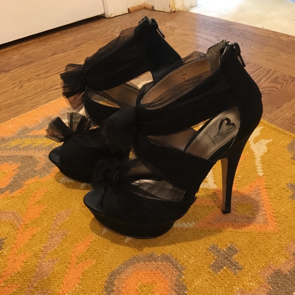 *SOLD Steve Madden FIFI Black High Heel Pumps